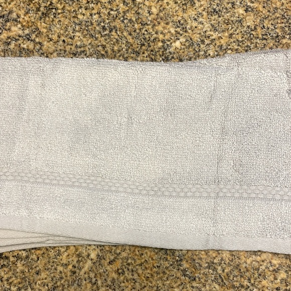 New Towel set - Picture 3 of 5